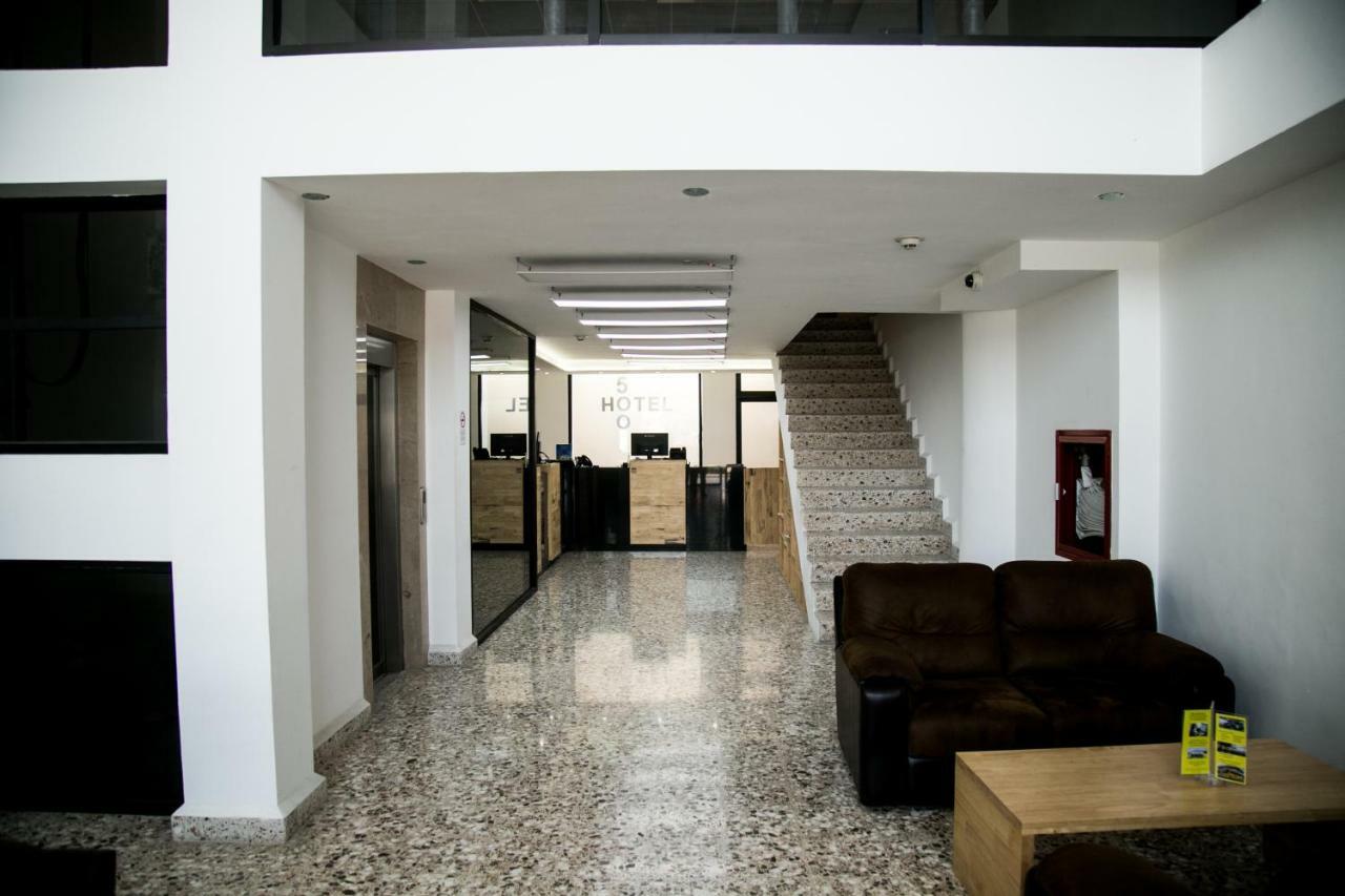 Booking 500 Monterrey Buitenkant foto