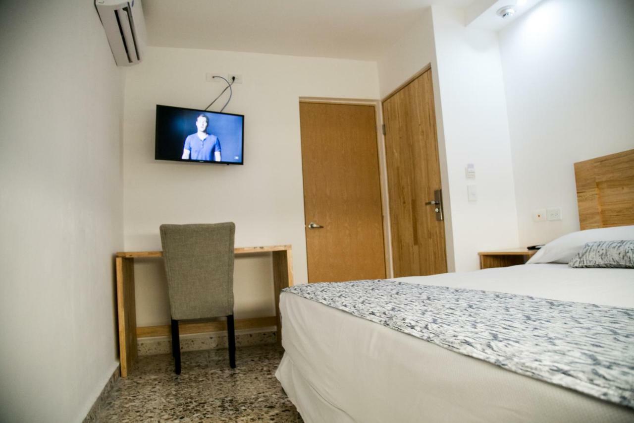 Booking 500 Monterrey Buitenkant foto