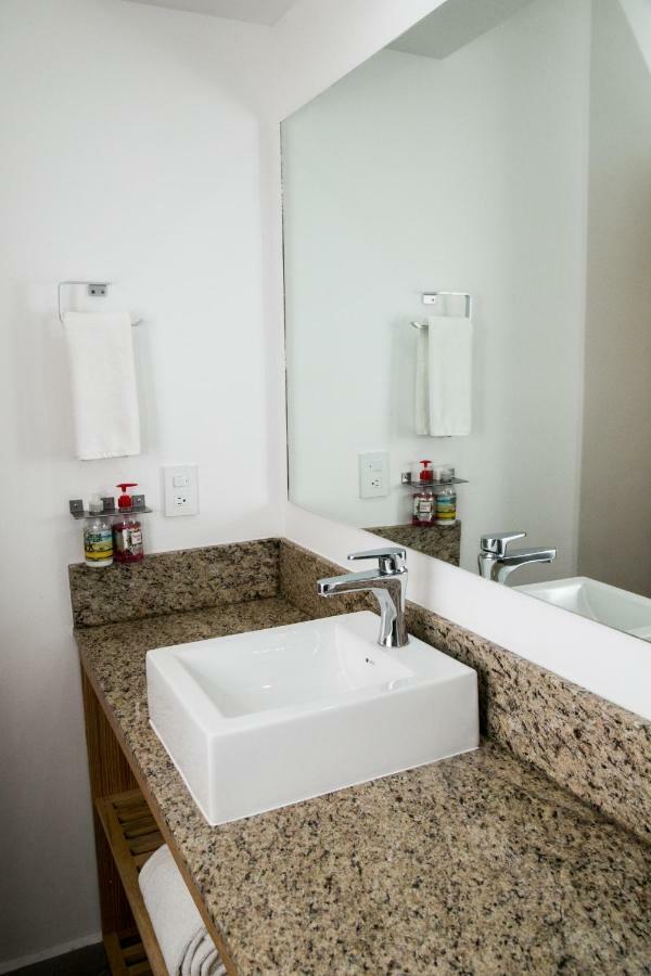 Booking 500 Monterrey Buitenkant foto