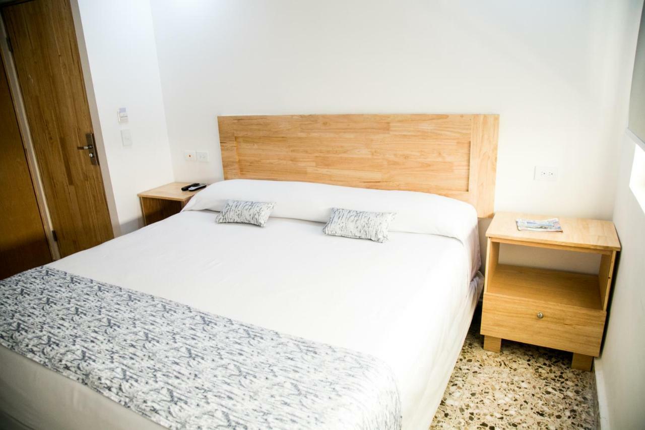 Booking 500 Monterrey Buitenkant foto