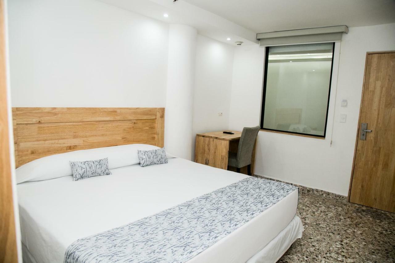 Booking 500 Monterrey Buitenkant foto