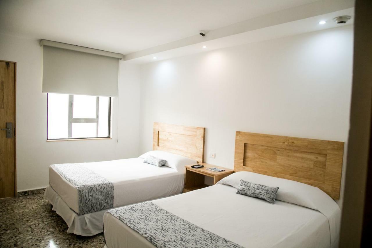 Booking 500 Monterrey Buitenkant foto