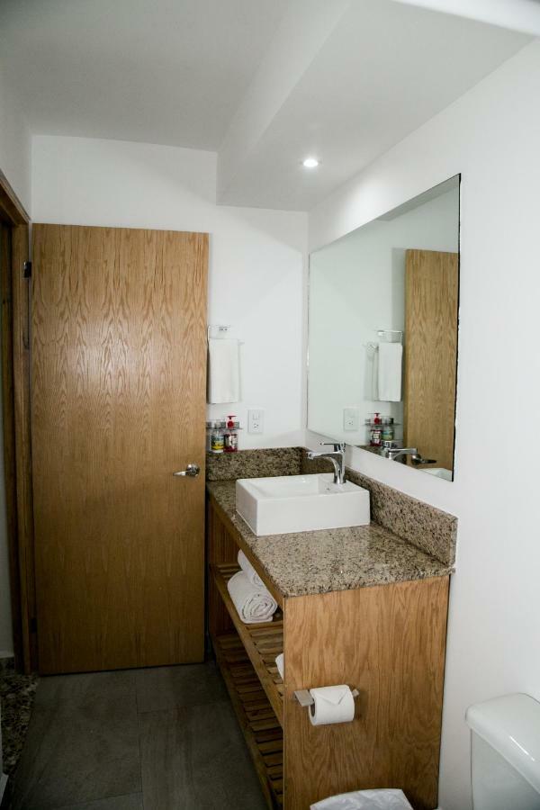 Booking 500 Monterrey Buitenkant foto