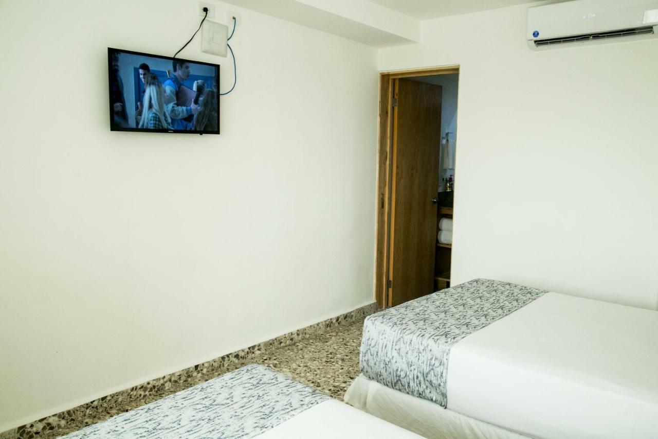 Booking 500 Monterrey Buitenkant foto