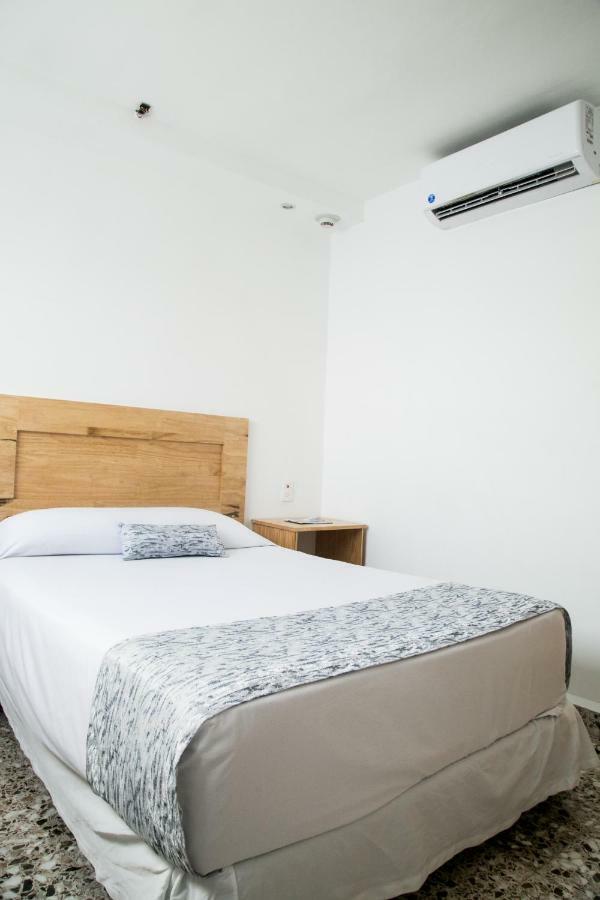 Booking 500 Monterrey Buitenkant foto