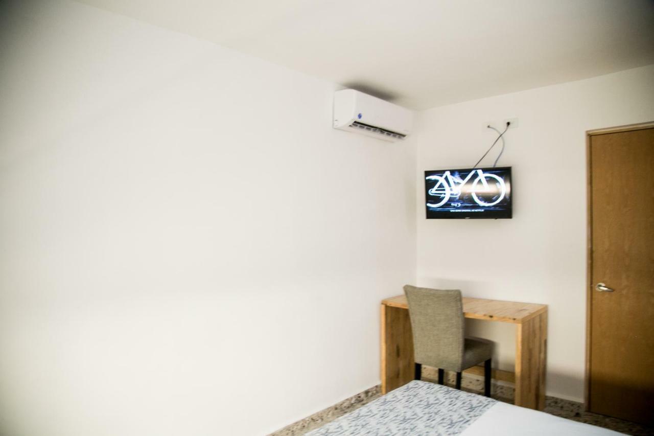 Booking 500 Monterrey Buitenkant foto